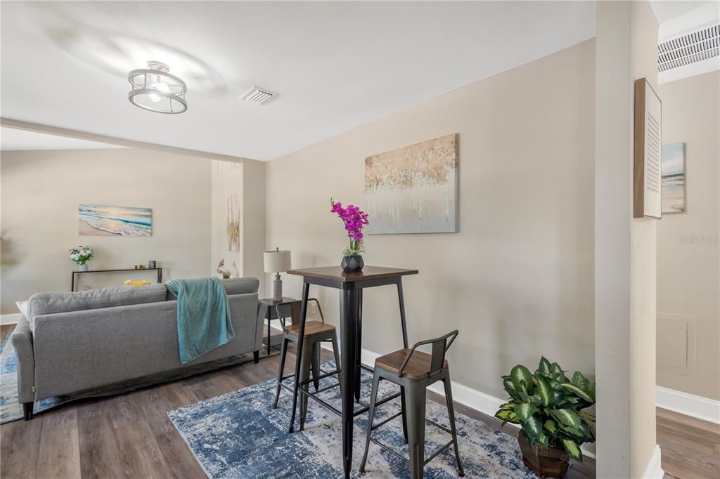 待售: $249,900 (3 贝兹, 1 浴室, 904 平方英尺)