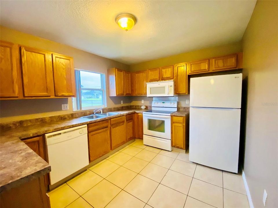 В аренду: $1,400 (3 спален, 2 ванн, 1208 Квадратных фут)