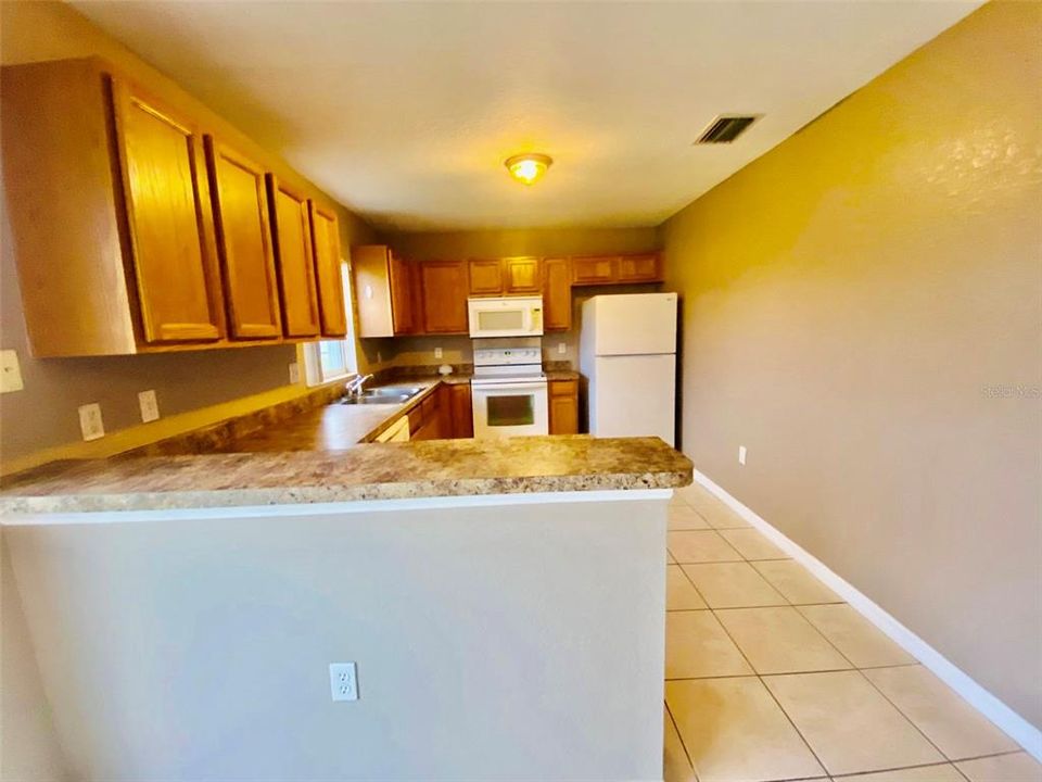 В аренду: $1,400 (3 спален, 2 ванн, 1208 Квадратных фут)