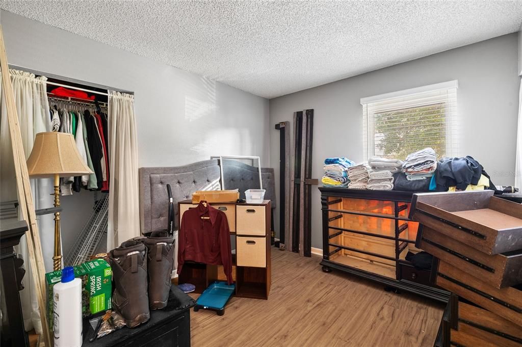 合同活跃: $425,000 (3 贝兹, 2 浴室, 1540 平方英尺)