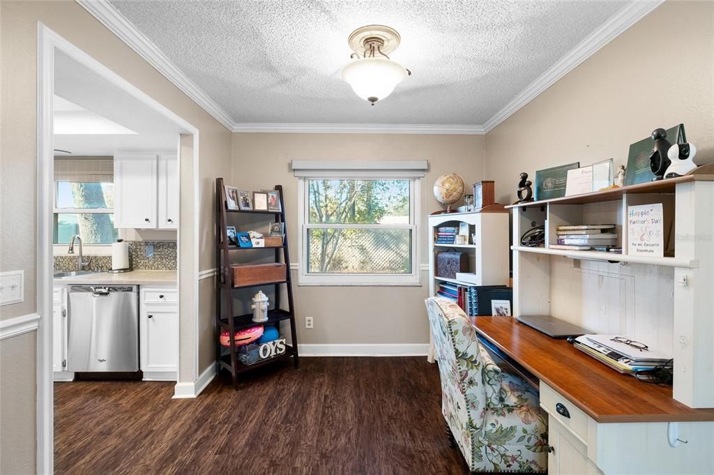 合同活跃: $425,000 (3 贝兹, 2 浴室, 1540 平方英尺)