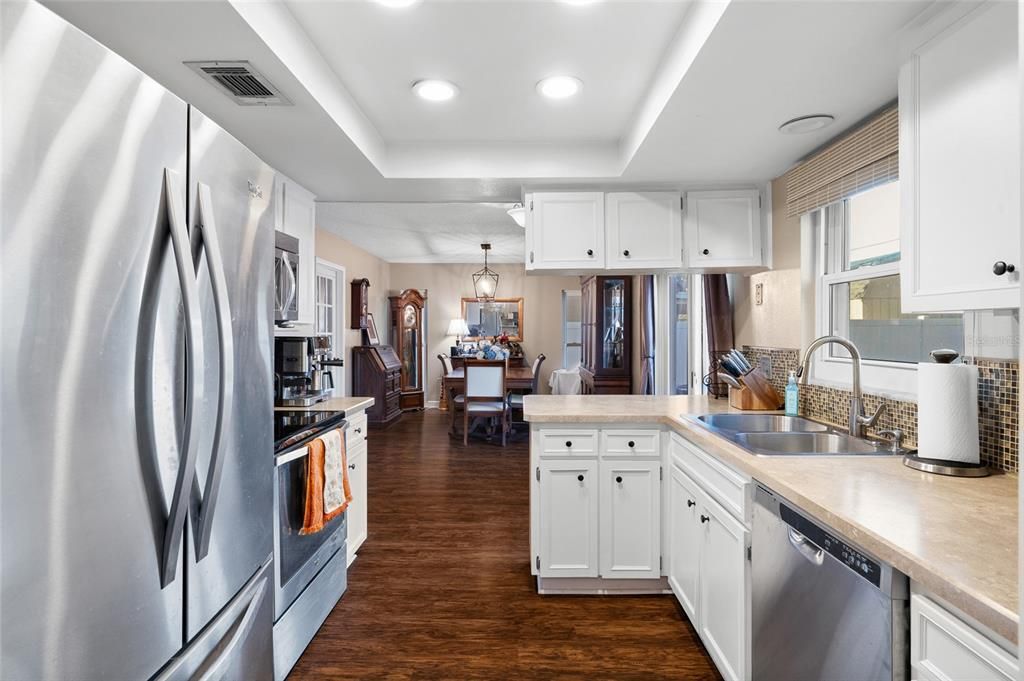 合同活跃: $425,000 (3 贝兹, 2 浴室, 1540 平方英尺)