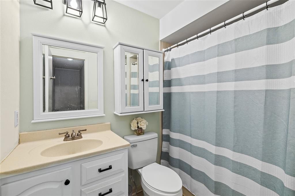 合同活跃: $425,000 (3 贝兹, 2 浴室, 1540 平方英尺)