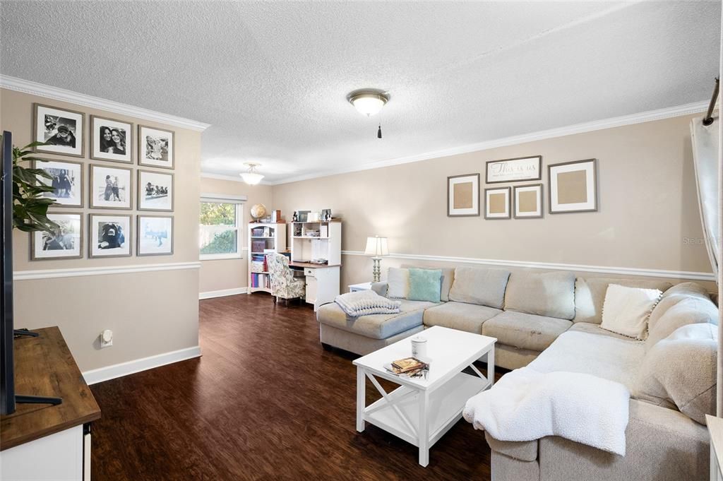 合同活跃: $425,000 (3 贝兹, 2 浴室, 1540 平方英尺)