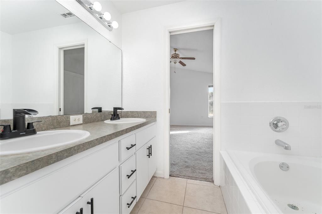 待售: $259,900 (3 贝兹, 2 浴室, 1532 平方英尺)