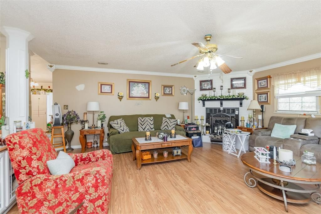 En Venta: $700,000 (3 camas, 2 baños, 2262 Pies cuadrados)