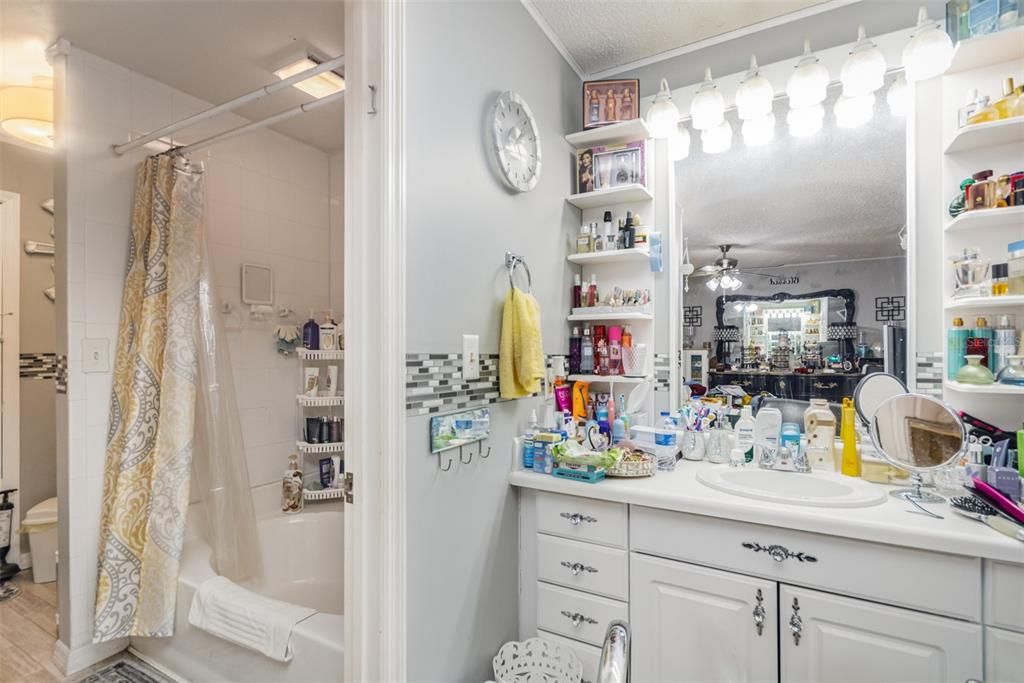 En Venta: $700,000 (3 camas, 2 baños, 2262 Pies cuadrados)