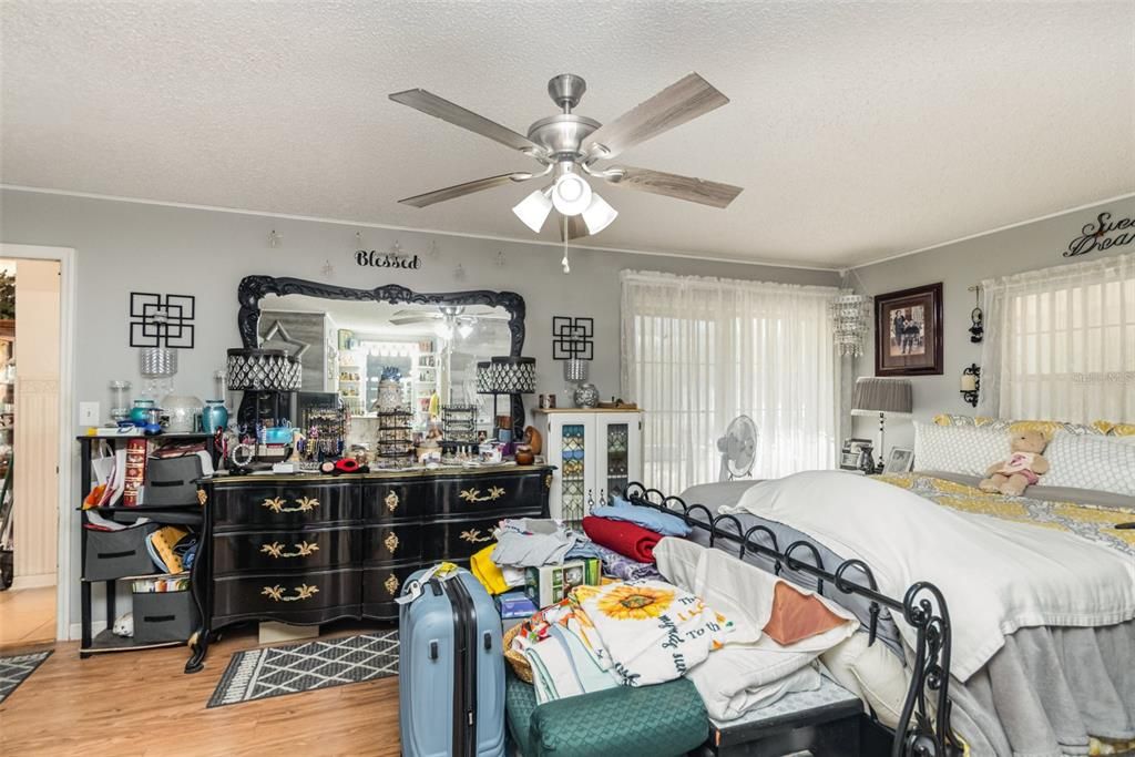 En Venta: $700,000 (3 camas, 2 baños, 2262 Pies cuadrados)