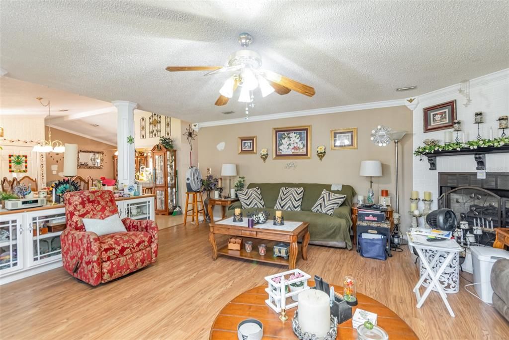 En Venta: $700,000 (3 camas, 2 baños, 2262 Pies cuadrados)