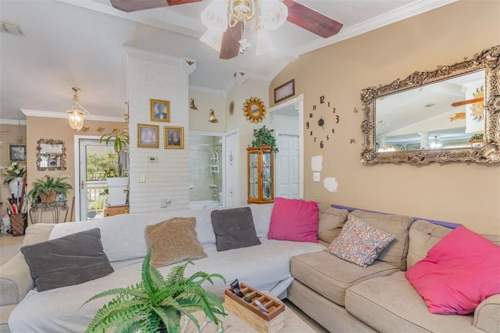 En Venta: $700,000 (3 camas, 2 baños, 2262 Pies cuadrados)