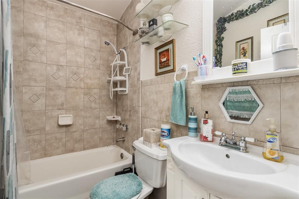 En Venta: $700,000 (3 camas, 2 baños, 2262 Pies cuadrados)