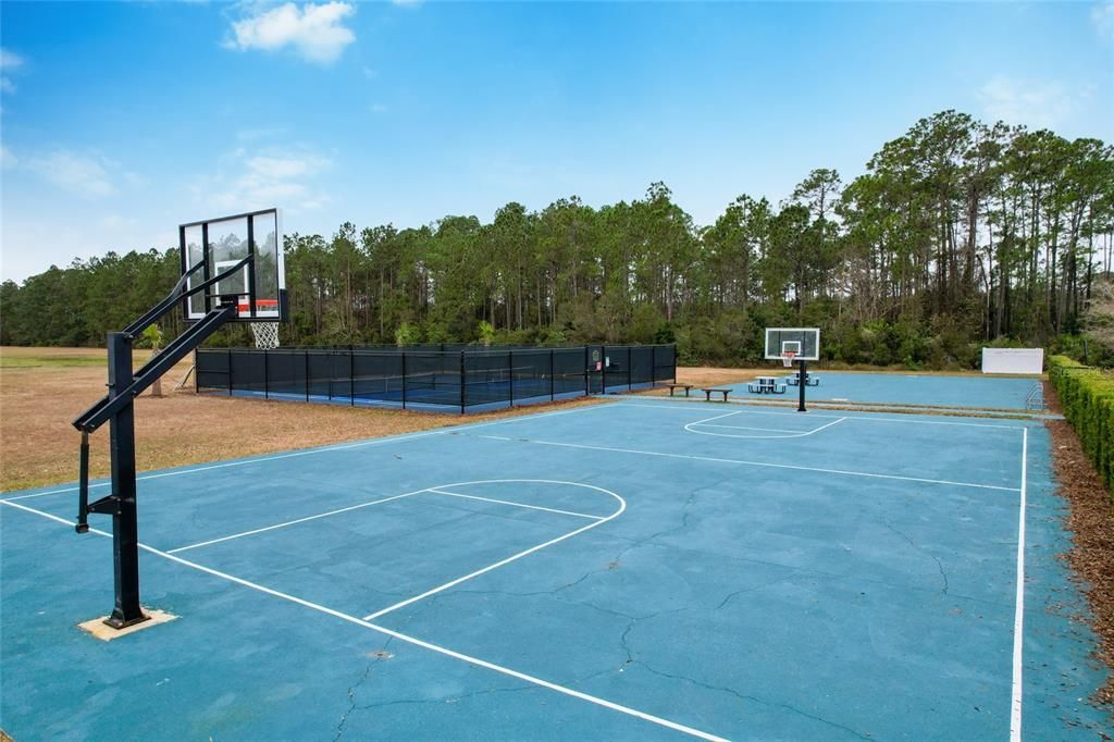 For Sale: $189,000 (1 beds, 1 baths, 832 Square Feet)