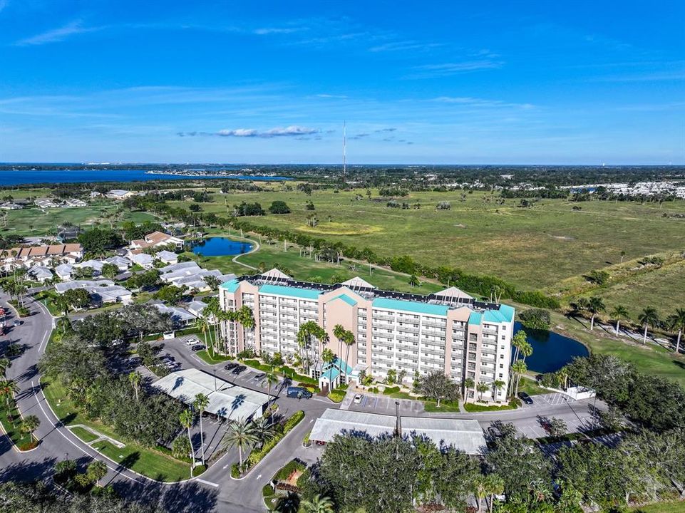 For Sale: $177,000 (1 beds, 1 baths, 728 Square Feet)