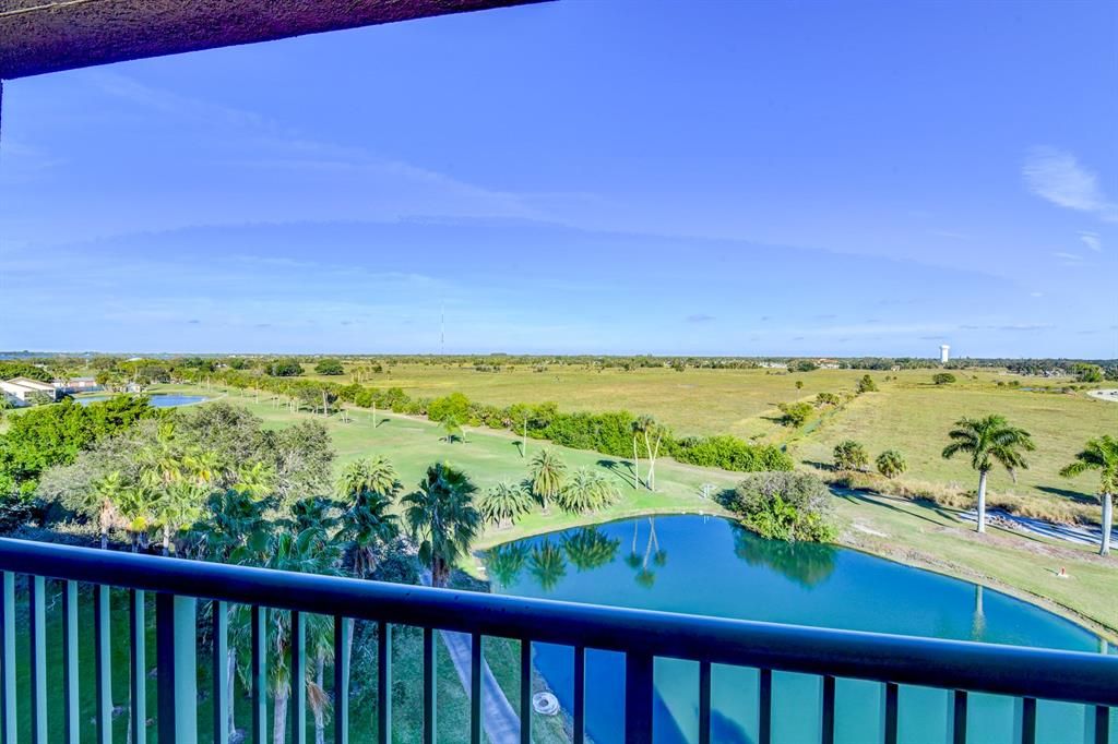 For Sale: $177,000 (1 beds, 1 baths, 728 Square Feet)