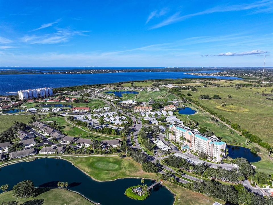 For Sale: $177,000 (1 beds, 1 baths, 728 Square Feet)