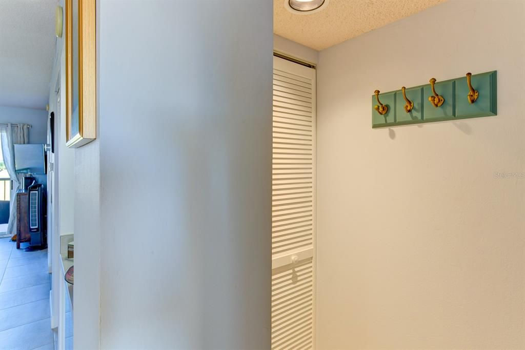 For Sale: $177,000 (1 beds, 1 baths, 728 Square Feet)