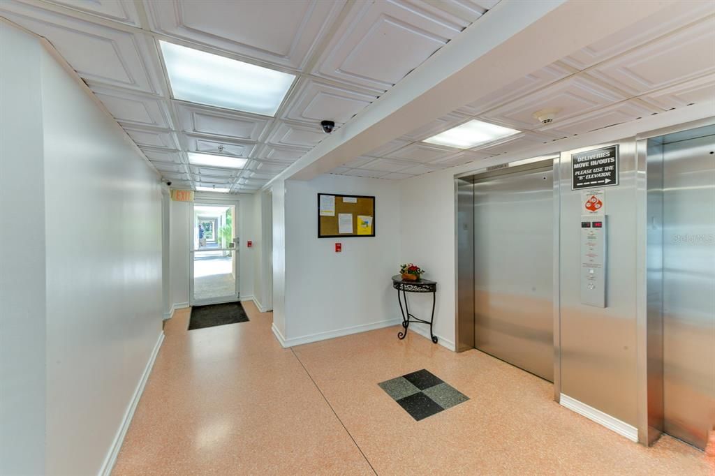 For Sale: $177,000 (1 beds, 1 baths, 728 Square Feet)