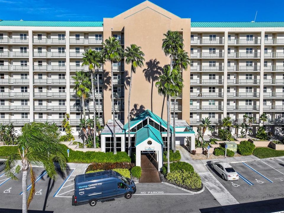 For Sale: $177,000 (1 beds, 1 baths, 728 Square Feet)