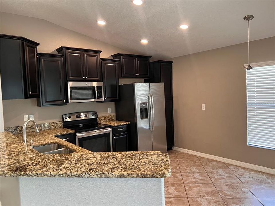 В аренду: $2,200 (3 спален, 2 ванн, 1746 Квадратных фут)