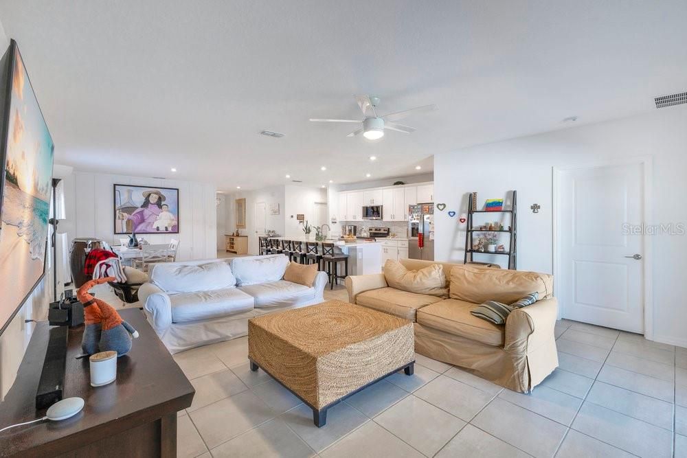 For Sale: $459,900 (4 beds, 3 baths, 2091 Square Feet)