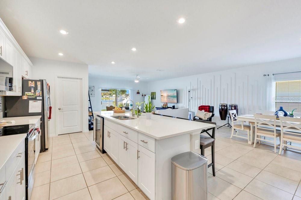 For Sale: $459,900 (4 beds, 3 baths, 2091 Square Feet)