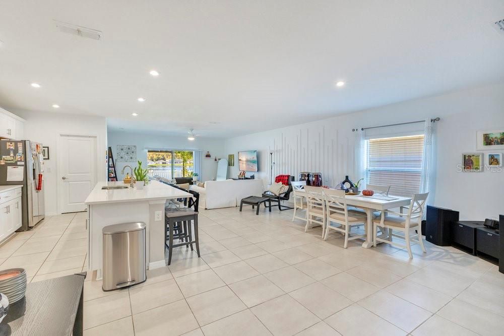 For Sale: $459,900 (4 beds, 3 baths, 2091 Square Feet)