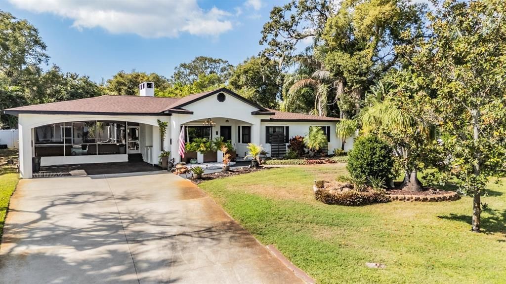 Activo con contrato: $700,000 (5 camas, 2 baños, 2609 Pies cuadrados)