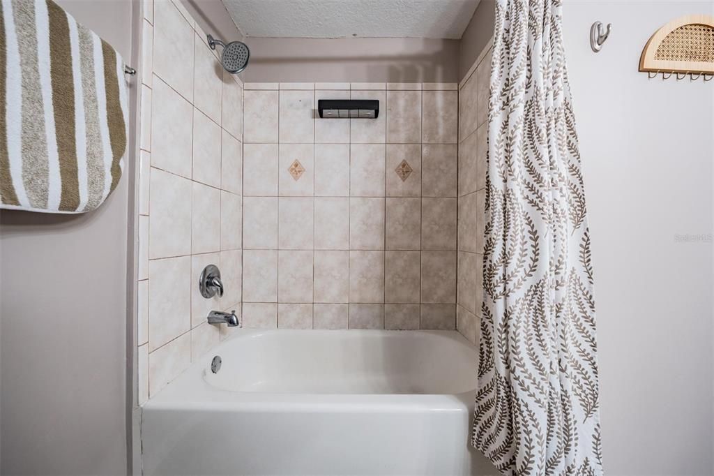 En Venta: $999,000 (5 camas, 2 baños, 2609 Pies cuadrados)