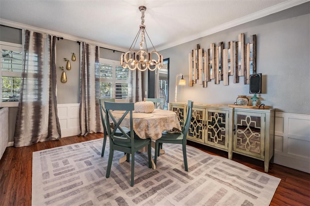 En Venta: $999,000 (5 camas, 2 baños, 2609 Pies cuadrados)