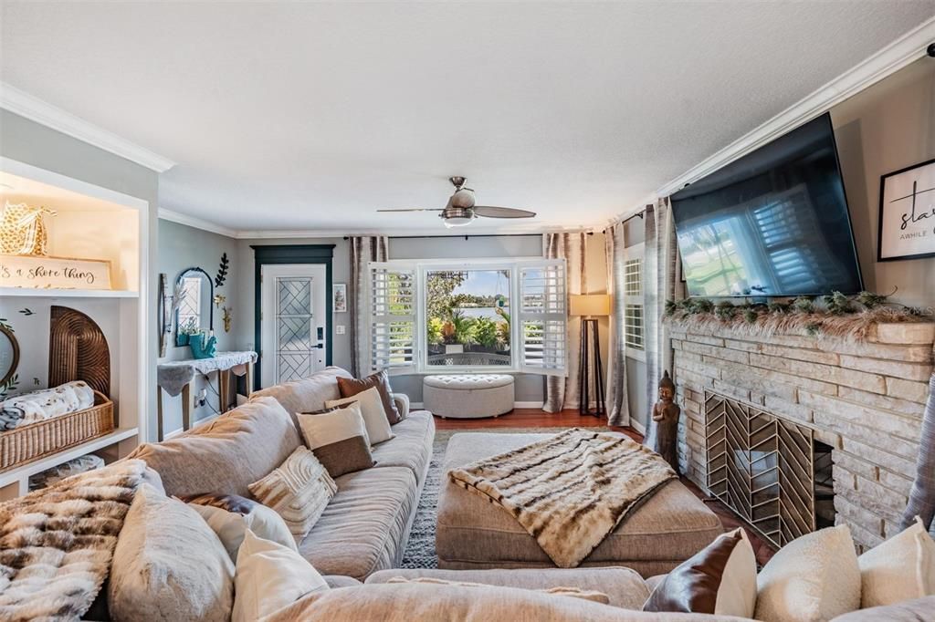 En Venta: $999,000 (5 camas, 2 baños, 2609 Pies cuadrados)