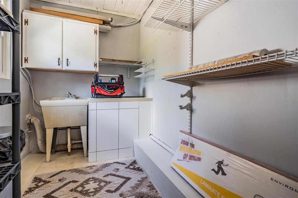 En Venta: $999,000 (5 camas, 2 baños, 2609 Pies cuadrados)