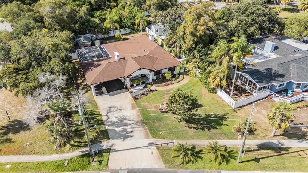 Activo con contrato: $700,000 (5 camas, 2 baños, 2609 Pies cuadrados)