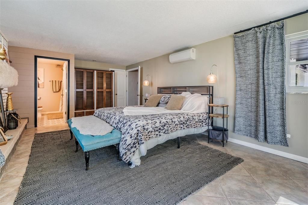 En Venta: $999,000 (5 camas, 2 baños, 2609 Pies cuadrados)