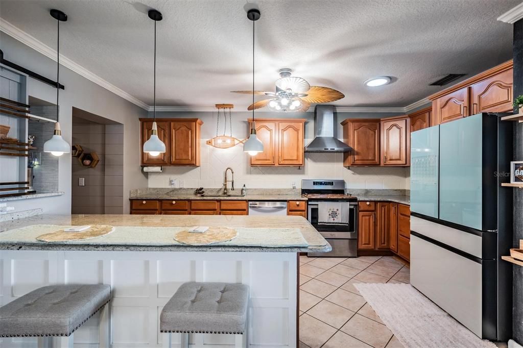 En Venta: $999,000 (5 camas, 2 baños, 2609 Pies cuadrados)