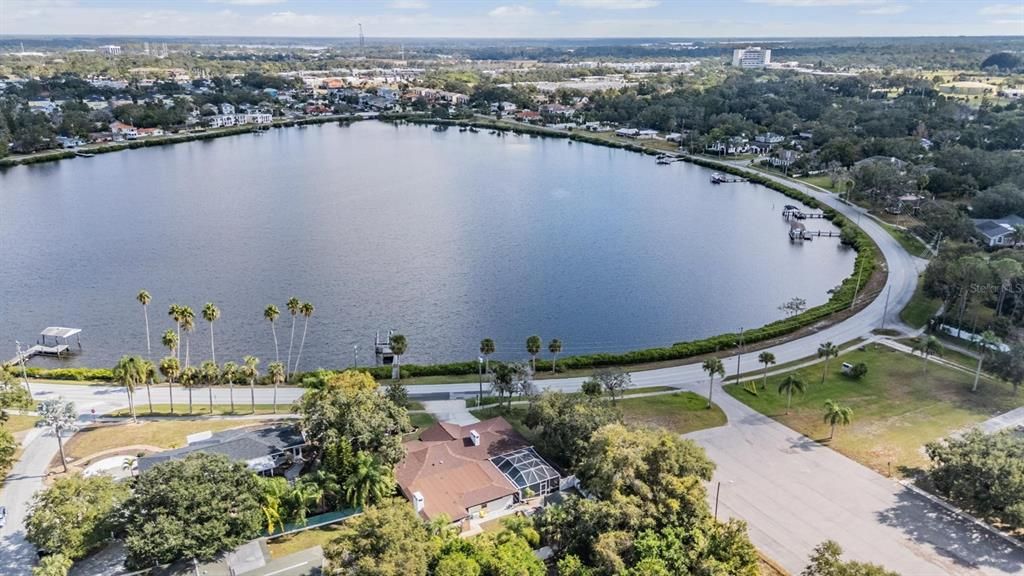 En Venta: $999,000 (5 camas, 2 baños, 2609 Pies cuadrados)