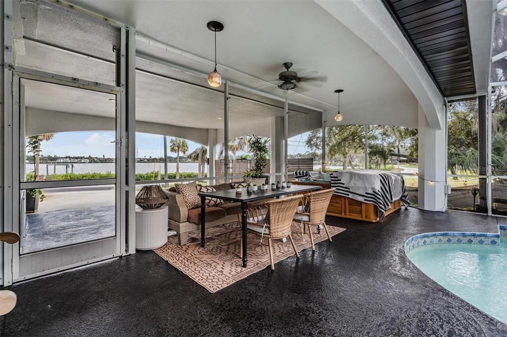 En Venta: $999,000 (5 camas, 2 baños, 2609 Pies cuadrados)