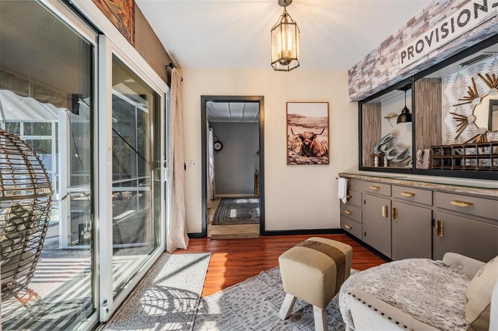 En Venta: $999,000 (5 camas, 2 baños, 2609 Pies cuadrados)