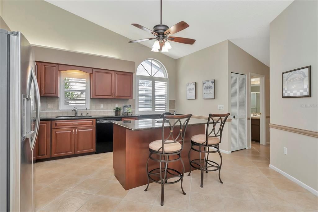 待售: $410,000 (2 贝兹, 2 浴室, 1659 平方英尺)