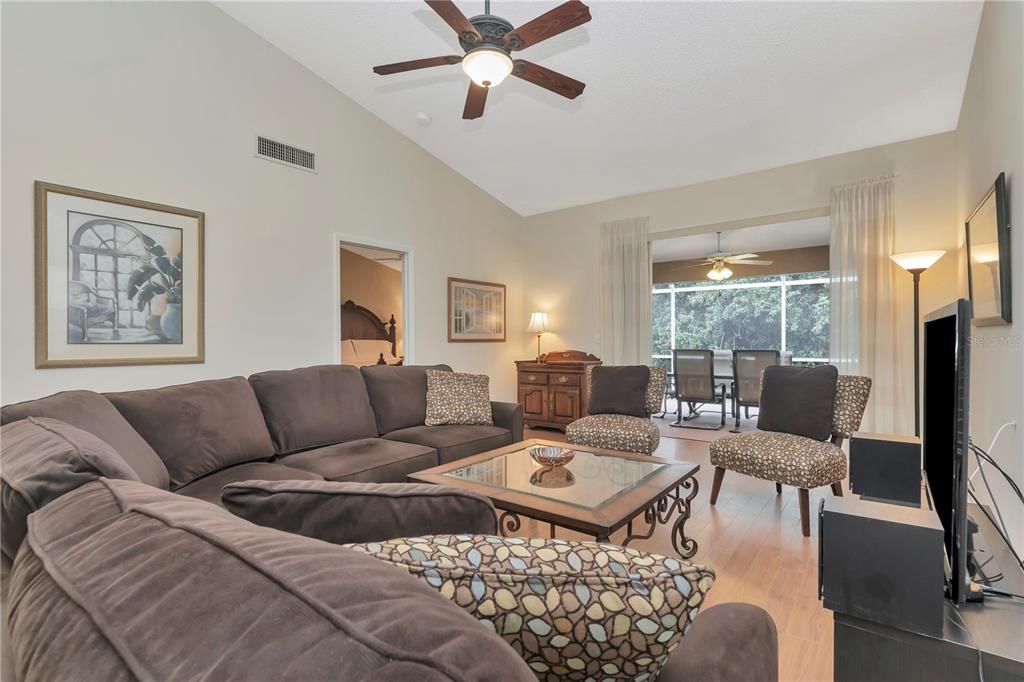 待售: $410,000 (2 贝兹, 2 浴室, 1659 平方英尺)