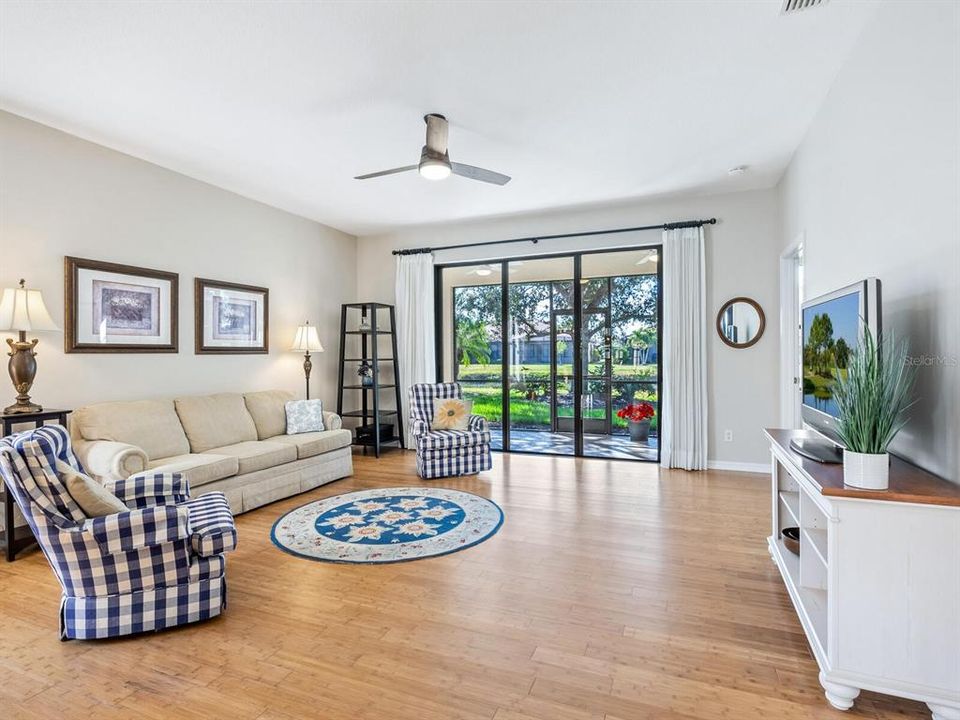 待售: $429,900 (2 贝兹, 2 浴室, 1722 平方英尺)