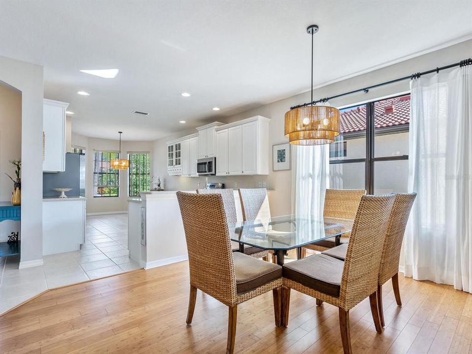 待售: $429,900 (2 贝兹, 2 浴室, 1722 平方英尺)