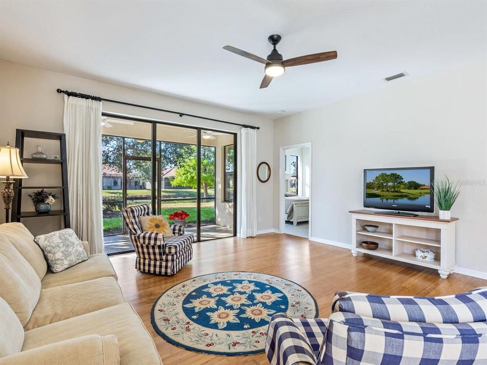 待售: $429,900 (2 贝兹, 2 浴室, 1722 平方英尺)