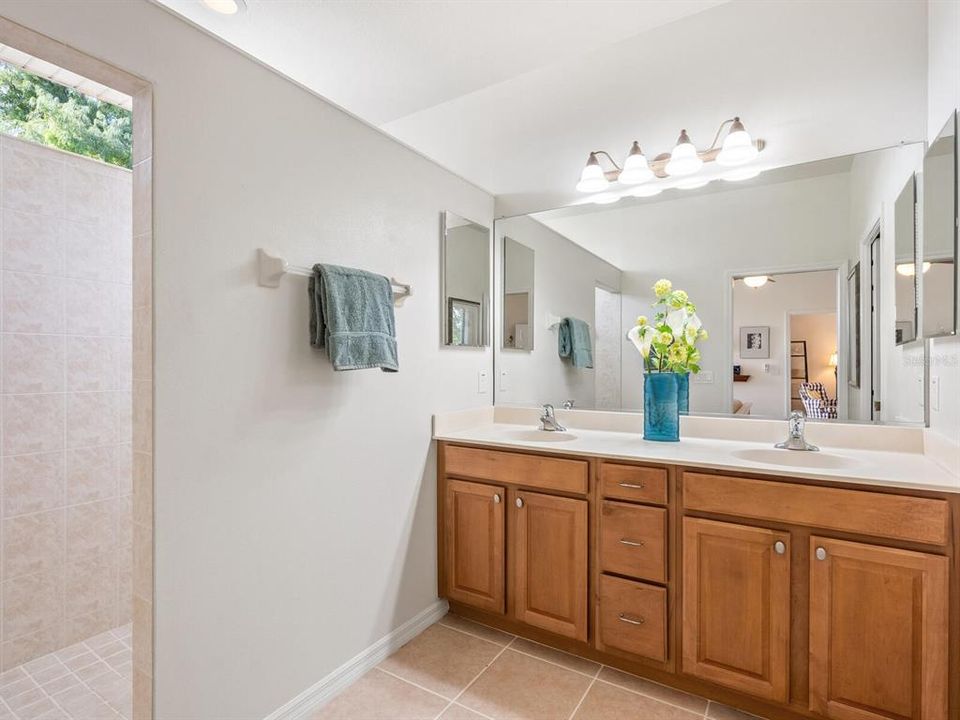 待售: $429,900 (2 贝兹, 2 浴室, 1722 平方英尺)