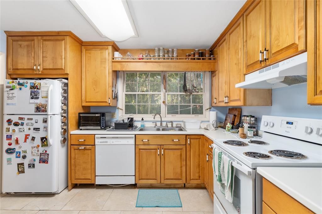 Activo con contrato: $359,900 (3 camas, 2 baños, 1421 Pies cuadrados)