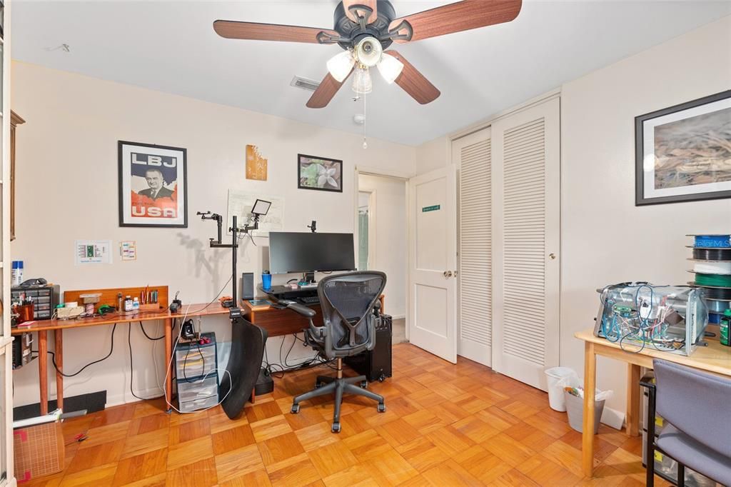 Activo con contrato: $359,900 (3 camas, 2 baños, 1421 Pies cuadrados)