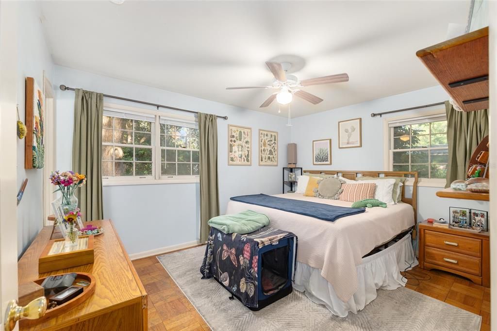 Activo con contrato: $359,900 (3 camas, 2 baños, 1421 Pies cuadrados)