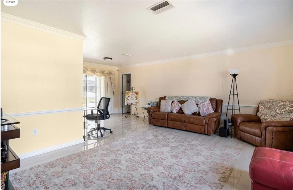 Под контрактом: $305,000 (3 спален, 2 ванн, 1772 Квадратных фут)