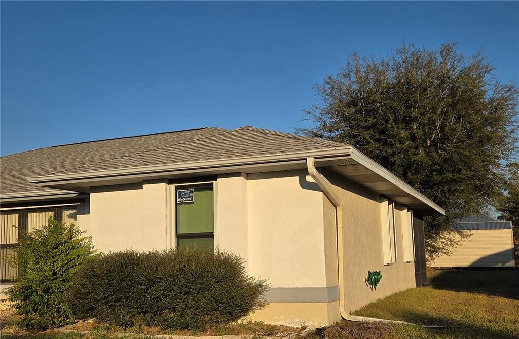 Под контрактом: $305,000 (3 спален, 2 ванн, 1772 Квадратных фут)