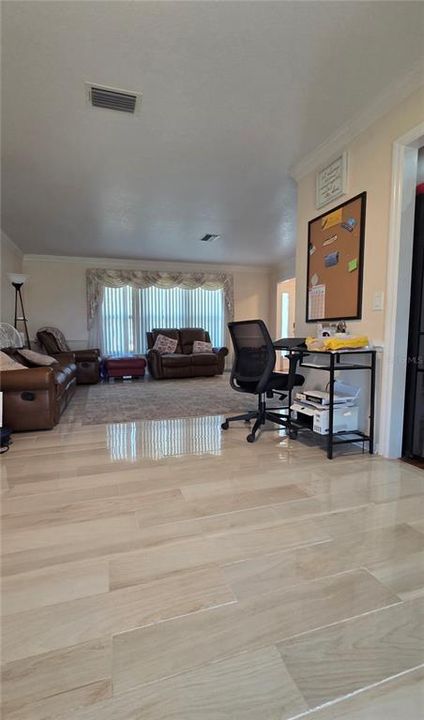 Под контрактом: $305,000 (3 спален, 2 ванн, 1772 Квадратных фут)