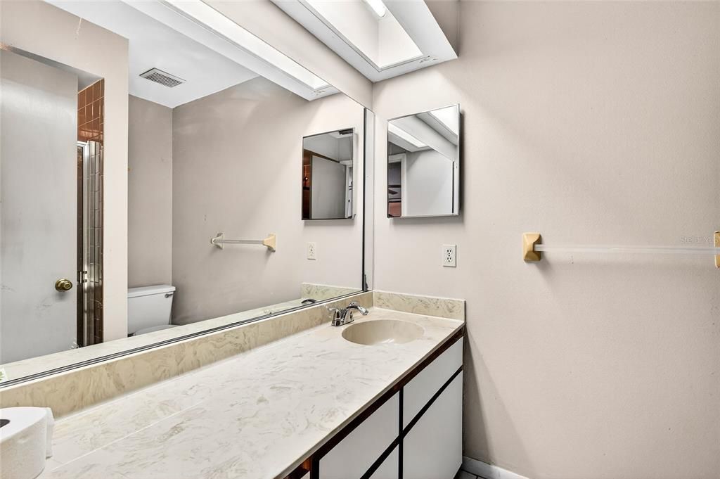 For Sale: $149,900 (2 beds, 2 baths, 1176 Square Feet)